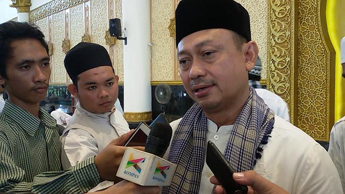 Wakil Wali Kota Pontianak Dengarkan Ayam Berkokok saat Gerhana Matahari