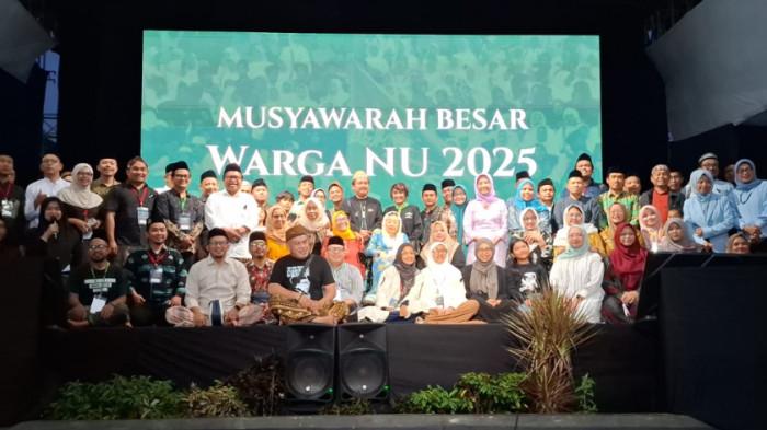 PBNU dan Dinamika Organisasinya - Sejumlah tokoh dan warga Nahdlatul Ulama menggelar musyawarah bertajuk  Musyawarah Besar Warga Nahdlatul Ulama (NU) 2025 di rumah Presiden Ke-4 RI Abdurrahman Wahid atau Gus Dur di kawasan Jakagakarsa, Jakarta Selatan pada Minggu (21/12/2025).