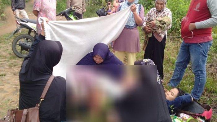 Fakta-fakta Ibu Hami Melahirkan di Pinggir Jalan Rusak, Ditandu Pakai Sarung