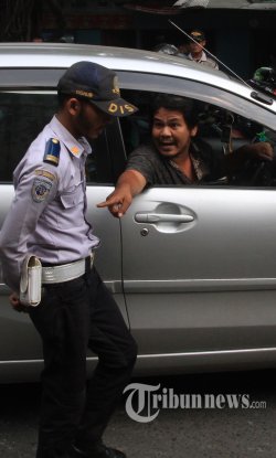 Ratna Sarumpaet: Apa Dosanya Telepon Gubernur? Pajakku yang Gaji Dia