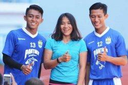 Wasit cantik berlisensi FIFA asal Medan Rindu Persib Bandung
