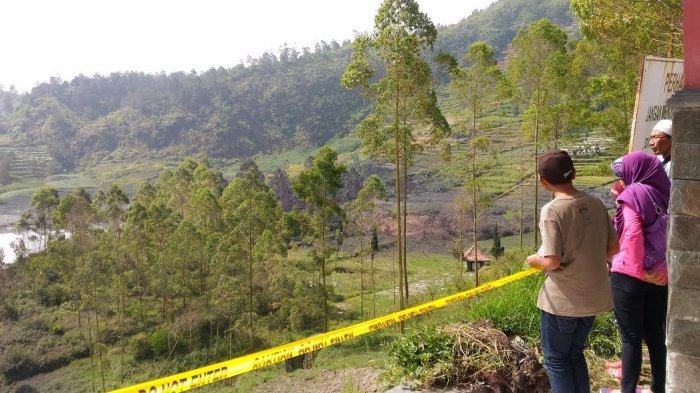 Menantang Maut, Meski Dilarang Wisatawan Tetap Mendekat Kawah Sileri