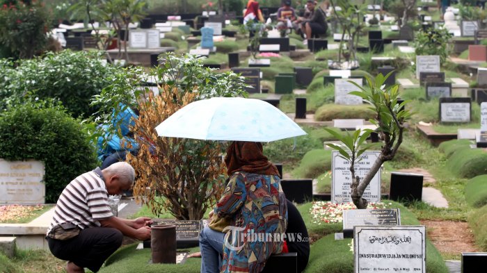 Gubuk Liar dan Kandang Hewan di TPU Dibersihkan Jelang Lebaran