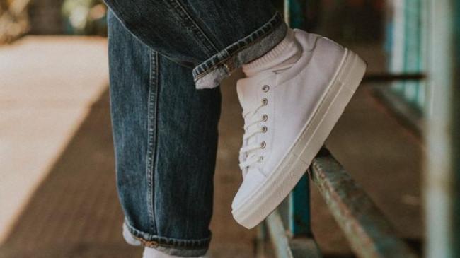 10 Cara Merawat Sneakers Putih agar Awet dan Tahan Lama