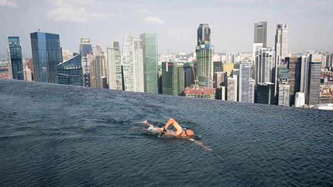 20140612_080920_swimming-in-the-roof.jpg