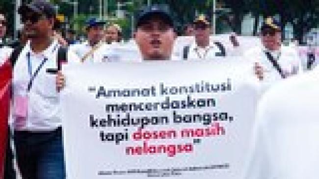 Dunia Hari Ini: Dosen dan Tenaga Kependidikan Indonesia Menuntut Agar Segera Diangkat