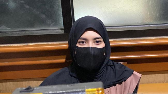 Hadir di Sidang Cerainya dari Adly Fairuz, Angbeen Rishi Tutupi Wajah