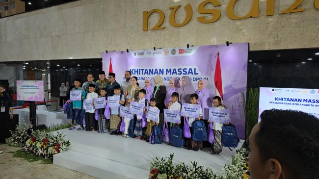 Saat Gedung Kura-Kura DPR Berubah Jadi Tempat Khitanan Massal