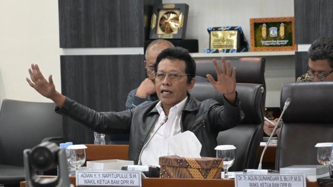 Adian Napitupulu Tegaskan Thrifting Bukan Ancaman Utama bagi UMKM Nasional