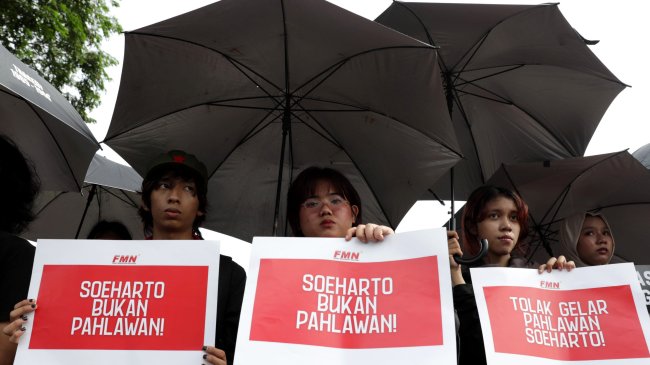 DPR Mengkhianati Sejarah Indonesia Jika Setuju Pemberian Gelar Pahlawan Soeharto