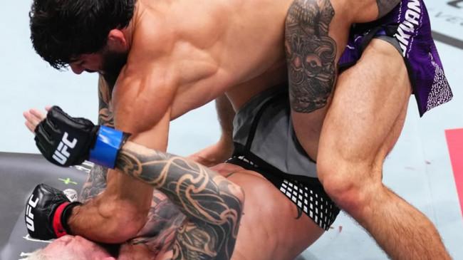 Update Hasil UFC Qatar: Arman Tsarukyan Tunjukkan Taring, Tantang Ilia Topuria Rebutan Gelar