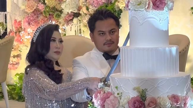 Haru Dinikahi Rully, Komedian Boiyen Terima Mahar Serba 15