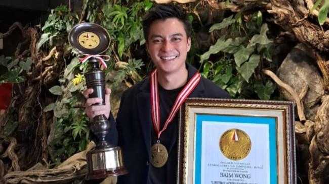 Kiprah Baim Wong sebagai Sutradara Film Diganjar Penghargaan