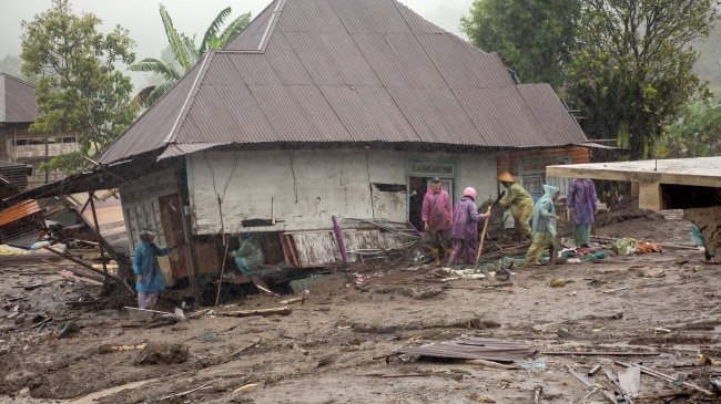 28 Helikopter Dikerahkan Untuk Evakuasi Korban dan Distribusi Bantuan Bencana Banjir di Sumatera