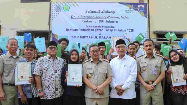 Lewat Pemutihan Ijazah, Pemprov DKI Pastikan Tak Ada Anak Jakarta yang Tertinggal Pendidikan