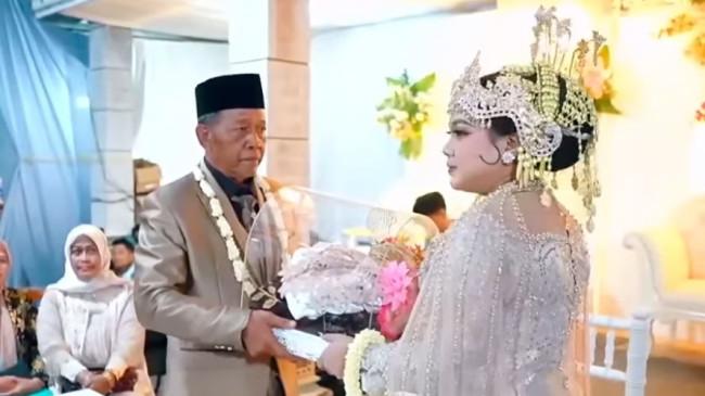 Sosok Tarman, Kakek 74 Tahun Viral Nikahi Gadis 24 Tahun Mahar Rp 3 Miliar, Eks Napi dan Sopir Bus