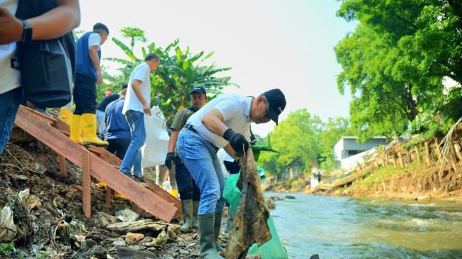 Menteri Hanif Faisol Ajak Warga Jaga Kebersihan Sungai
