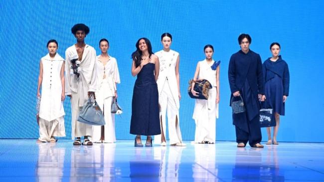 Dari Lemari ke Panggung Runway: Perjalanan Denim Lama Menjadi Karya Berkelanjutan