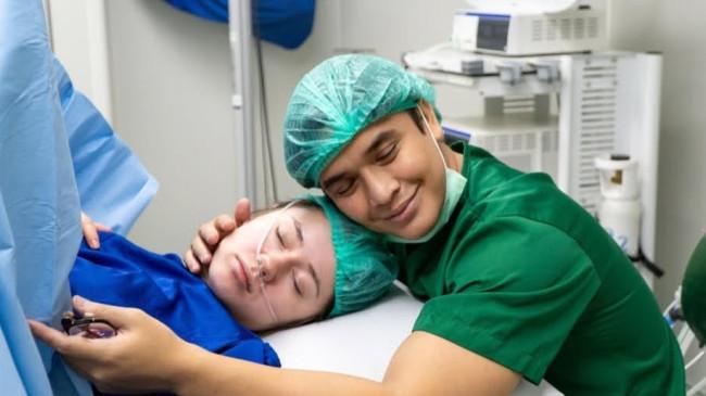 Billy Syahputra Bahagia dan Terharu Sambut Kelahiran Anak Pertamanya dengan Vika Kolesnaya 