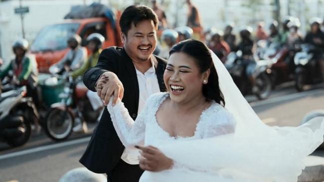 Menikahi Boiyen, Rully Sempat Tak Tahu Pujaan Hatinya Komedian Terkenal