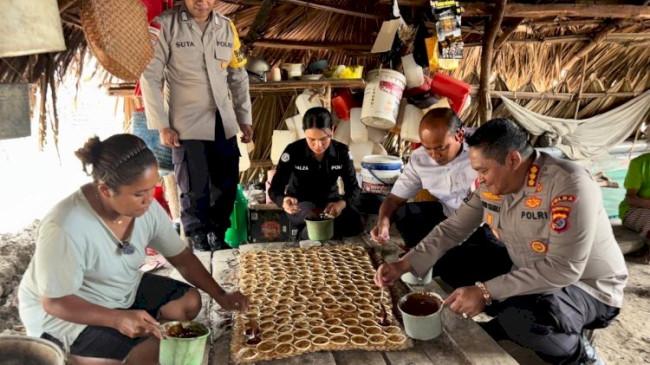 Pendekatan Humanis Bripka Gede Berbuah Manis, Warga Desa Benu Tinggalkan Sopi dan Tekuni Gula Merah