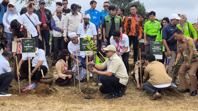 Bupati Bogor dan KLHK Bersinergi Hijaukan Bogor Selatan Lewat Penanaman Pohon