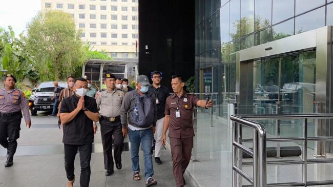 Tiba di KPK Usai Terjaring OTT, Bupati Ponorogo Sugiri Sancoko Pilih Bungkam