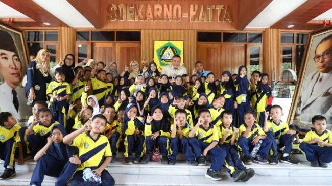 Bupati Bogor Rudy Susmanto Sambut Kunjungan Edukatif Siswa SDN Citeureup 02 di Pendopo