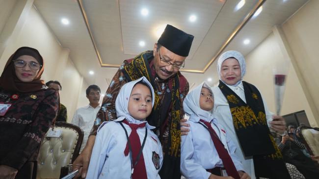 Dialog Gus Ipul dan Siswa Sekolah Rakyat Malang Penuh Haru dan Optimisme Masa Depan