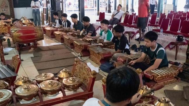 Tur Budaya, 30 Siswa Singapura Menjelajahi Indonesia: Membatik hingga Mengenal Musik Tradisi