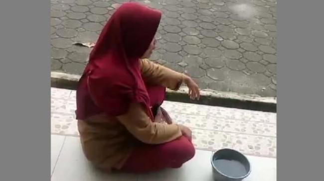 Datangi PT Timah, Emak-Emak Jual Pasir Timah dalam Baskom: Tolong, Anak Mau Nyusu