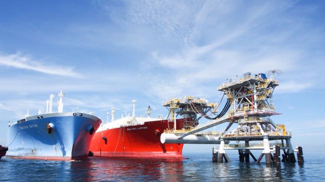 Perkuat Pasokan Listrik, FSRU Lampung Terima Kargo LNG dari Lapangan Tangguh Papua