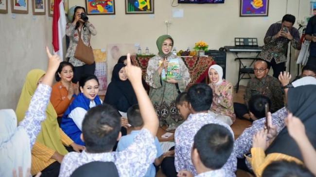 Fatma Saifullah Yusuf Tinjau UMKM Disabilitas di Surakarta, Siapkan Karya untuk HDI 2025