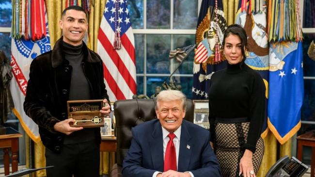 Ronaldo Posting Foto Ini Usai Bertemu Donald Trump: Thank You Mr President
