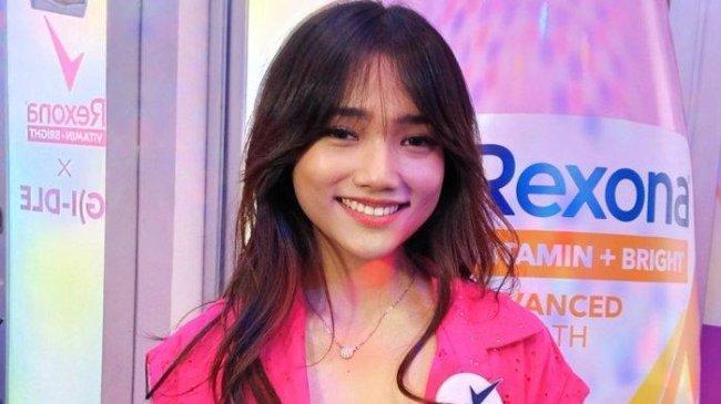 Fuji Saksikan Langsung DJ Bravy Lamar Erika Carlina di Panggung Synchronize Fest, Ungkap Doa Manis