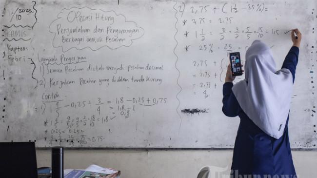 20 Puisi Hari Guru Nasional 2025: Ungkapan Terima Kasih dari Hati