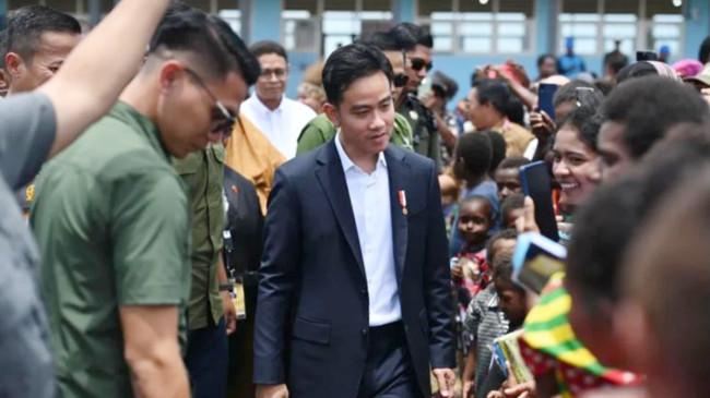 Demo Tuntut Pemakzulan Gibran di Solo, Rizal Fadilah: Gibran Cacat Konstitusi, Usianya Di-Mark Up