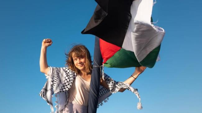 Aktivis Global Sumud Flotilla: Greta Thunberg Dipaksa 'Cium' Bendera Israel
