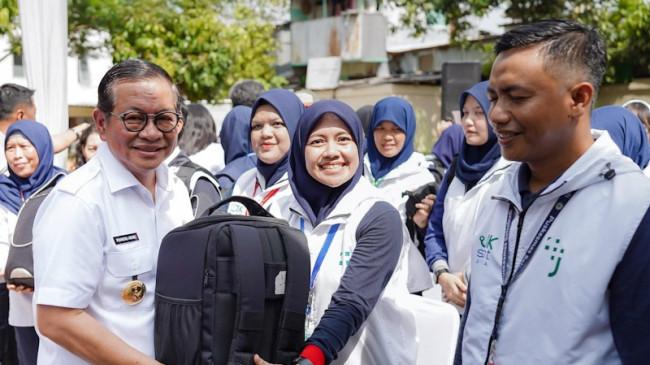 Pasukan Putih Layani Kesehatan Door-to-Door, Bantu Kelompok Rentan di Jakarta