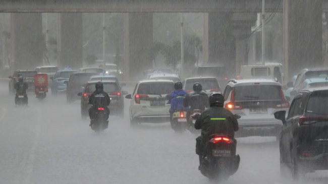 Prakiraan Cuaca Padang Hari Ini, Kamis 6 November 2025: Pagi Hujan Ringan, Siang Berawan