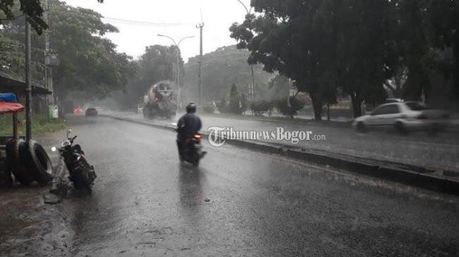 Prakiraan Cuaca Kota Bandung Kamis, 30 Oktober 2025: Hujan Ringan Turun Siang hingga Malam