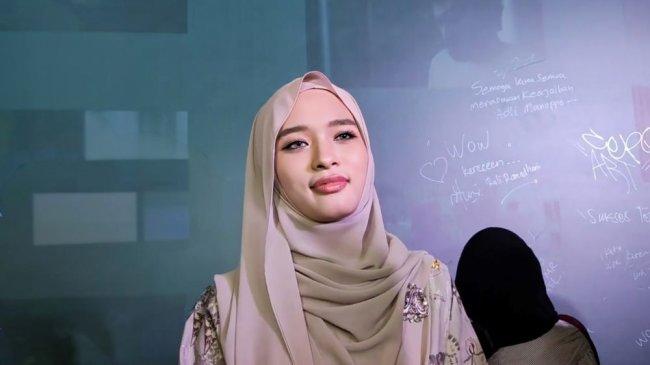 Inara Rusli Curhat Anak Punya Masalah Akademis, Kangen Kumpul Bareng Kedua Orang Tua Pemicunya