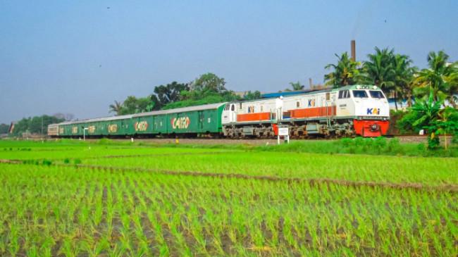 26 Kereta Api BLB di Stasiun Jatinegara Imbas HUT ke-80 TNI di Monas pada 5 Oktober 2025