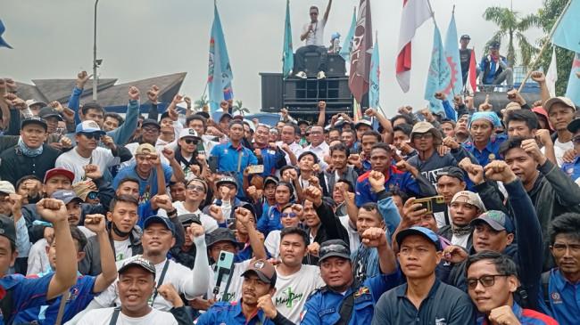 Serikat Buruh Sebut 285 Pekerja Produsen Ban Michelin akan Kembali Bekerja Mulai Pekan Depan