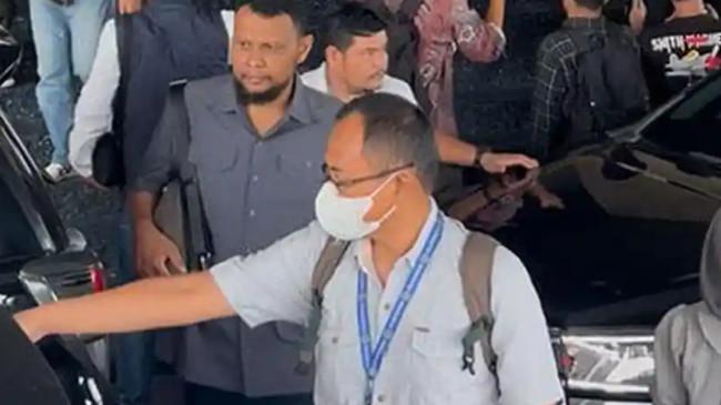 Geledah Kantor Gubernur Riau, KPK Sita Dokumen soal Anggaran Pemprov