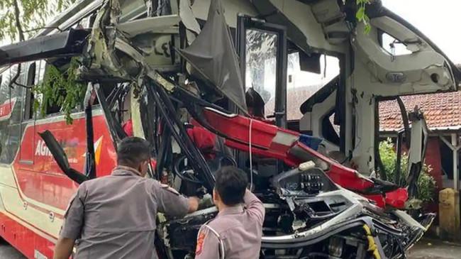 Penampakan Bus yang Terlibat Kecelakaan di Tol Cipali, Hancur pada Bagian Depan
