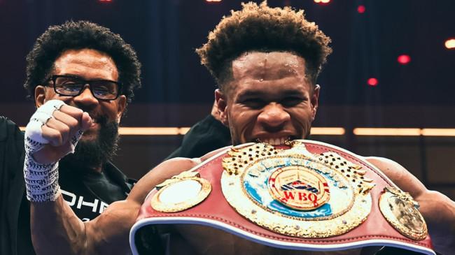 Hasil Tinju Dunia: Diwarnai Knockdown di Ronde 2, Devin Haney Resmi Sandang Raja 3 Divisi