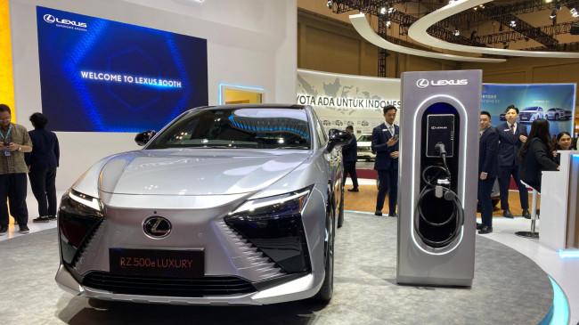 Lexus Luncurkan RZ 500e di GJAW 2025, Pertama yang Punya Teknologi Steer by Wire