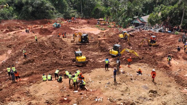 Kisah Sariman Menanti Istri & Anak Korban Longsor Cilacap Ditemukan, Kaget Lihat Desanya Rata Tanah