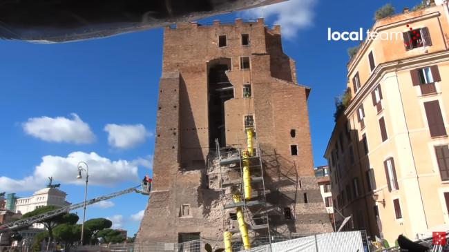 Menara Abad ke-13 di Roma Runtuh, Satu Pekerja Terjebak Selama 11 Jam